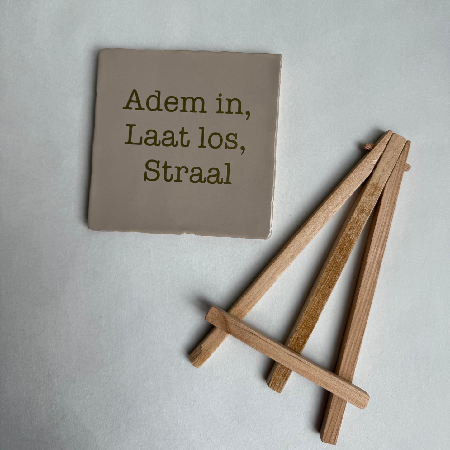 Tegeltje - Adem in, Laat los, Straal